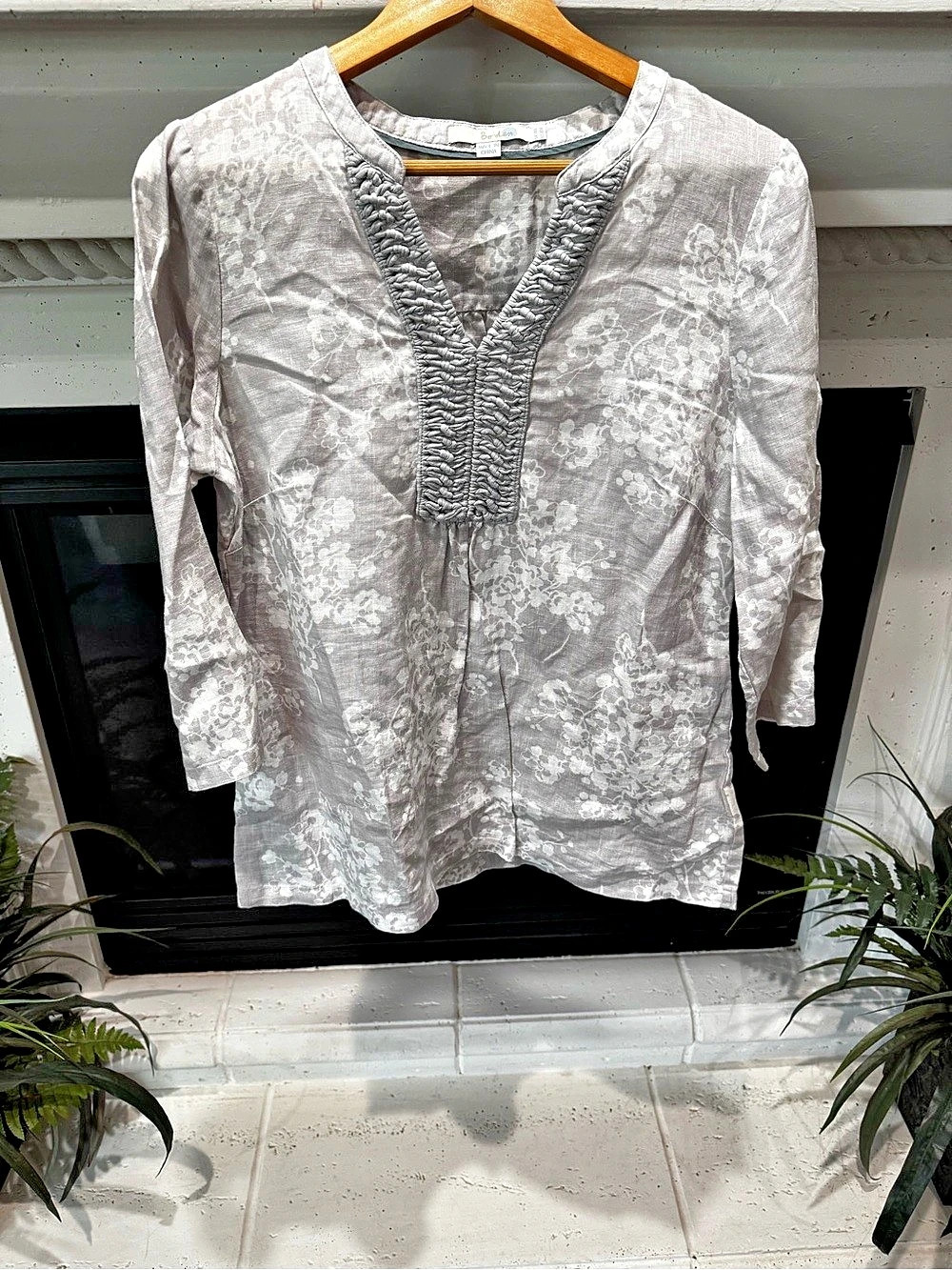 Boden Floral 100% Linen Blouse in Gray Size 10R Like New